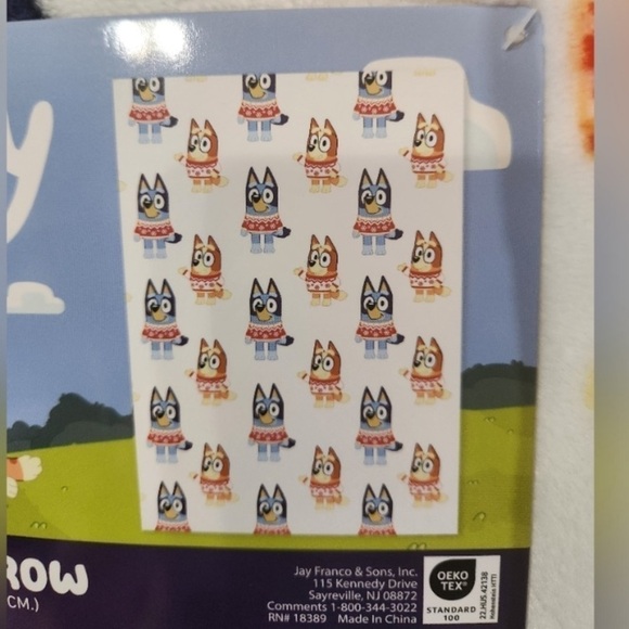 Bluey Christmas Winter Throw Blanket Fleece NEW White Red Sweater Bingo Dog - Picture 4 of 6